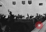 Standbild Reiten Akademie München Deutschland, 1947, aus Sekunde 38 historischem Filmmaterial Videoclip 65675053909