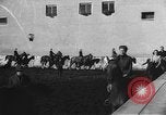 Standbild Reiten Akademie München Deutschland, 1947, aus Sekunde 39 historischem Filmmaterial Videoclip 65675053909