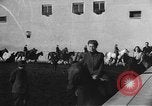 Standbild Reiten Akademie München Deutschland, 1947, aus Sekunde 40 historischem Filmmaterial Videoclip 65675053909