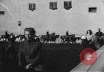 Standbild Reiten Akademie München Deutschland, 1947, aus Sekunde 41 historischem Filmmaterial Videoclip 65675053909