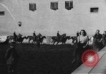 Standbild Reiten Akademie München Deutschland, 1947, aus Sekunde 42 historischem Filmmaterial Videoclip 65675053909