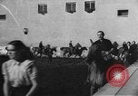 Standbild Reiten Akademie München Deutschland, 1947, aus Sekunde 44 historischem Filmmaterial Videoclip 65675053909