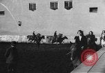 Standbild Reiten Akademie München Deutschland, 1947, aus Sekunde 46 historischem Filmmaterial Videoclip 65675053909