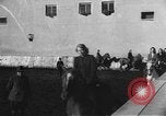 Standbild Reiten Akademie München Deutschland, 1947, aus Sekunde 48 historischem Filmmaterial Videoclip 65675053909