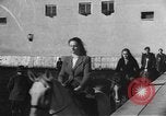 Standbild Reiten Akademie München Deutschland, 1947, aus Sekunde 51 historischem Filmmaterial Videoclip 65675053909