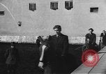 Standbild Reiten Akademie München Deutschland, 1947, aus Sekunde 53 historischem Filmmaterial Videoclip 65675053909