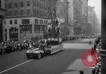 Standbild Krieg Parade New York City USA, 1942, aus Sekunde 30 historischem Filmmaterial Videoclip 65675053917