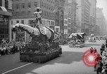 Standbild Krieg Parade New York City USA, 1942, aus Sekunde 17 historischem Filmmaterial Videoclip 65675053918