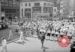 Standbild Krieg Parade New York City USA, 1942, aus Sekunde 44 historischem Filmmaterial Videoclip 65675053918