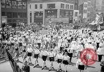 Standbild Krieg Parade New York City USA, 1942, aus Sekunde 48 historischem Filmmaterial Videoclip 65675053918