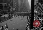 Standbild Krieg Parade New York City USA, 1942, aus Sekunde 30 historischem Filmmaterial Videoclip 65675053919