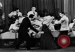 Immagine di I lavoratori stranieri Berlino Germania, 1943, secondo 25 filmato di repertorio 65675053930