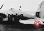 Image de Havilland DH 98 bombardiers Mosquito Canada, 1942, de la seconde 16 séquences d'archives historiques vidéo 65675053953
