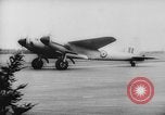 Image de Havilland DH 98 bombardiers Mosquito Canada, 1942, de la seconde 26 séquences d'archives historiques vidéo 65675053953