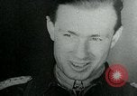 Immagine di Funerale militare per il pilota tedesco di ACE Helmut Quaresima Germania, 1944, secondo 42 filmato di repertorio 65675053982
