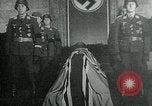 Immagine di Funerale militare per il pilota tedesco di ACE Helmut Quaresima Germania, 1944, secondo 53 filmato di repertorio 65675053982