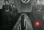 Immagine di Funerale militare per il pilota tedesco di ACE Helmut Quaresima Germania, 1944, secondo 55 filmato di repertorio 65675053982