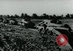Immagine di Aerei tedeschi bomba posizioni sovietica Fronte orientale teatro europeo, 1944, secondo 11 filmato di repertorio 65675054006