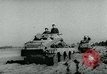 Immagine di Aerei tedeschi bomba posizioni sovietica Fronte orientale teatro europeo, 1944, secondo 15 filmato di repertorio 65675054006