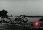 Immagine di Aerei tedeschi bomba posizioni sovietica Fronte orientale teatro europeo, 1944, secondo 27 filmato di repertorio 65675054006
