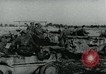 Immagine di Aerei tedeschi bomba posizioni sovietica Fronte orientale teatro europeo, 1944, secondo 35 filmato di repertorio 65675054006