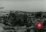 Immagine di Aerei tedeschi bomba posizioni sovietica Fronte orientale teatro europeo, 1944, secondo 36 filmato di repertorio 65675054006