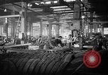 Standbild Reifenfabrik Russland Sowjetunion, 1947, aus Sekunde 10 historischem Filmmaterial Videoclip 65675054019
