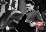 Standbild Reifenfabrik Russland Sowjetunion, 1947, aus Sekunde 27 historischem Filmmaterial Videoclip 65675054019