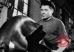 Standbild Reifenfabrik Russland Sowjetunion, 1947, aus Sekunde 29 historischem Filmmaterial Videoclip 65675054019