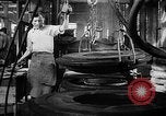 Standbild Reifenfabrik Russland Sowjetunion, 1947, aus Sekunde 38 historischem Filmmaterial Videoclip 65675054019