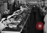 Standbild Wecker Russland Sowjetunion, 1947, aus Sekunde 27 historischem Filmmaterial Videoclip 65675054020