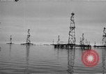 Standbild Bohrinseln am Kaspischen Meer, 1947, aus Sekunde 5 historischem Filmmaterial Videoclip 65675054025