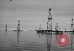 Standbild Bohrinseln am Kaspischen Meer, 1947, aus Sekunde 6 historischem Filmmaterial Videoclip 65675054025