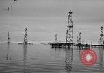 Standbild Bohrinseln am Kaspischen Meer, 1947, aus Sekunde 7 historischem Filmmaterial Videoclip 65675054025