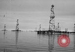 Standbild Bohrinseln am Kaspischen Meer, 1947, aus Sekunde 13 historischem Filmmaterial Videoclip 65675054025
