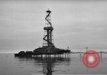 Standbild Bohrinseln am Kaspischen Meer, 1947, aus Sekunde 18 historischem Filmmaterial Videoclip 65675054025