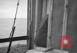 Standbild Bohrinseln am Kaspischen Meer, 1947, aus Sekunde 27 historischem Filmmaterial Videoclip 65675054025