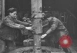 Standbild Bohrinseln am Kaspischen Meer, 1947, aus Sekunde 30 historischem Filmmaterial Videoclip 65675054025