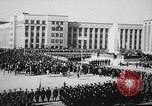 Immagine di Istituto siberiano della metallurgia statua di Ordzhonikidze Novokuznetsk Russia Unione Sovietica, 1949, secondo 5 filmato di repertorio 65675054028