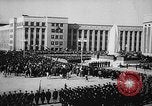 Immagine di Istituto siberiano della metallurgia statua di Ordzhonikidze Novokuznetsk Russia Unione Sovietica, 1949, secondo 8 filmato di repertorio 65675054028