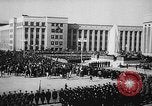 Immagine di Istituto siberiano della metallurgia statua di Ordzhonikidze Novokuznetsk Russia Unione Sovietica, 1949, secondo 9 filmato di repertorio 65675054028