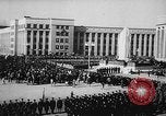 Immagine di Istituto siberiano della metallurgia statua di Ordzhonikidze Novokuznetsk Russia Unione Sovietica, 1949, secondo 10 filmato di repertorio 65675054028