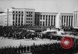 Immagine di Istituto siberiano della metallurgia statua di Ordzhonikidze Novokuznetsk Russia Unione Sovietica, 1949, secondo 11 filmato di repertorio 65675054028