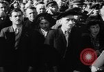 Immagine di Istituto siberiano della metallurgia statua di Ordzhonikidze Novokuznetsk Russia Unione Sovietica, 1949, secondo 26 filmato di repertorio 65675054028