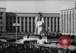 Immagine di Istituto siberiano della metallurgia statua di Ordzhonikidze Novokuznetsk Russia Unione Sovietica, 1949, secondo 28 filmato di repertorio 65675054028