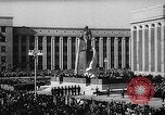 Immagine di Istituto siberiano della metallurgia statua di Ordzhonikidze Novokuznetsk Russia Unione Sovietica, 1949, secondo 29 filmato di repertorio 65675054028