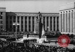 Immagine di Istituto siberiano della metallurgia statua di Ordzhonikidze Novokuznetsk Russia Unione Sovietica, 1949, secondo 30 filmato di repertorio 65675054028