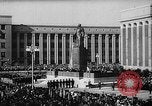 Immagine di Istituto siberiano della metallurgia statua di Ordzhonikidze Novokuznetsk Russia Unione Sovietica, 1949, secondo 31 filmato di repertorio 65675054028