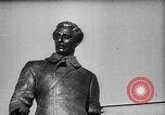 Immagine di Istituto siberiano della metallurgia statua di Ordzhonikidze Novokuznetsk Russia Unione Sovietica, 1949, secondo 39 filmato di repertorio 65675054028