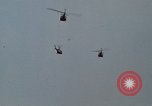 Standbild UH-1D Huey Deutschland, 1970, aus Sekunde 18 historischem Filmmaterial Videoclip 65675054055